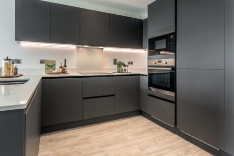 Kew Bridge Rise, 2 bedroom show home,