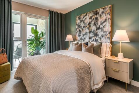 Kew Bridge Rise, 2 bedroom show home, bedroom