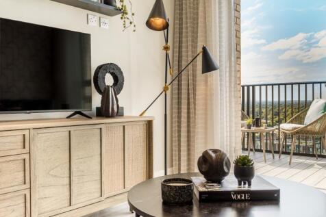 Kew Bridge Rise, Skylark House,