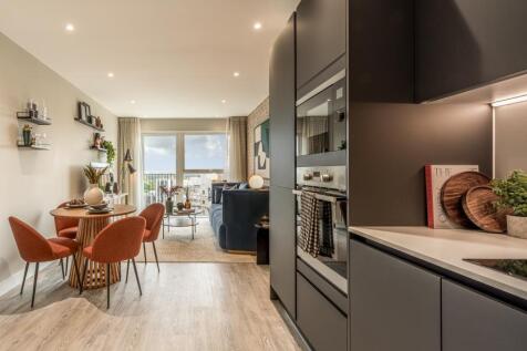 Kew Bridge Rise, Skylark House,