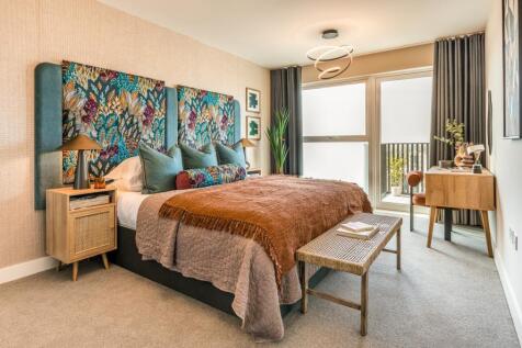 Kew Bridge Rise, Skylark House,