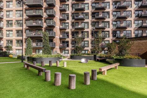 Kew Bridge Rise podium