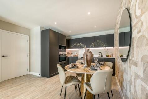 Wren Show Apoartment Dining