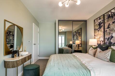 Kew Bridge Rise, 2 bedroom show home, principal