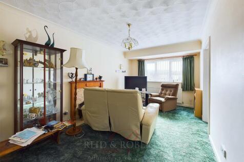 CAM03999G0-PR0055-STILL006.jpg