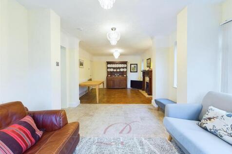CAM03999G0-PR0077-STILL013.jpg