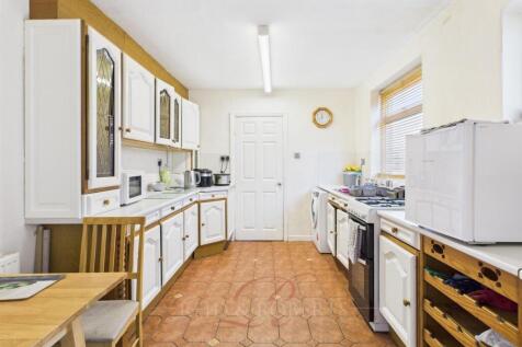 CAM03999G0-PR0109-STILL016.jpg