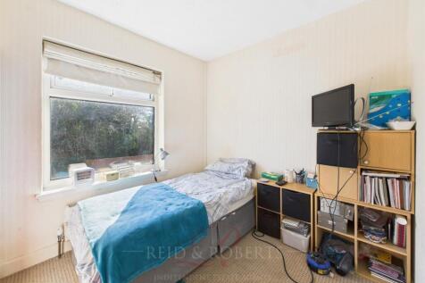 CAM03999G0-PR0109-STILL006.jpg