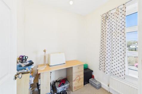 CAM03999G0-PR0109-STILL002.jpg