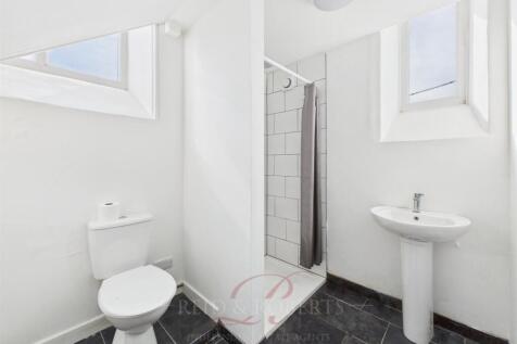 CAM03999G0-PR0112-STILL005.jpg