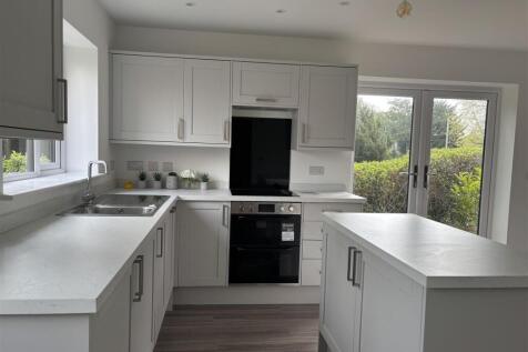 Kitchen 2.jpg