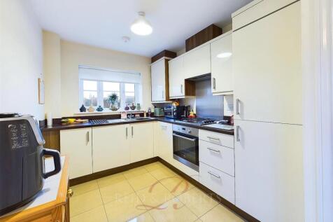 CAM03999G0-PR0072-STILL012.jpg