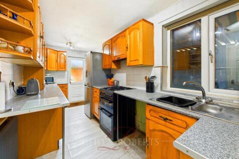 CAM03999G0-PR0144-STILL005.jpg