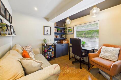 CAM03999G0-PR0151-STILL005.jpg