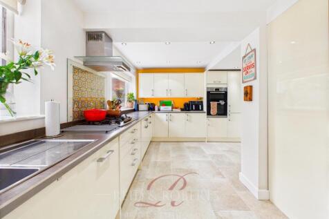 Open Plan Kitchen/Dining/Living Space