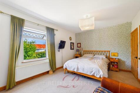 CAM05148G0-PR0036-STILL018.jpg
