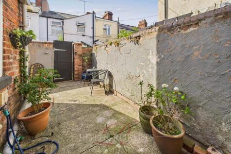 CAM05148G0-PR0036-STILL026.jpg