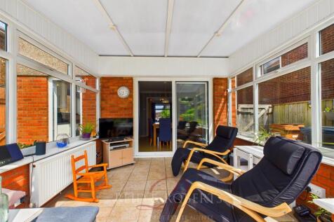 CAM05148G0-PR0048-STILL008.jpg