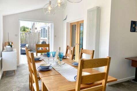 Open Plan Family Living And Dining Room