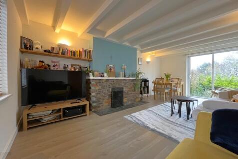 sitting/dining room