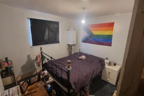44-46 High Street Bedroom.jpeg