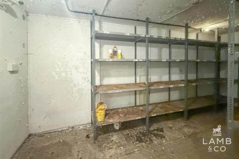 STORE 2