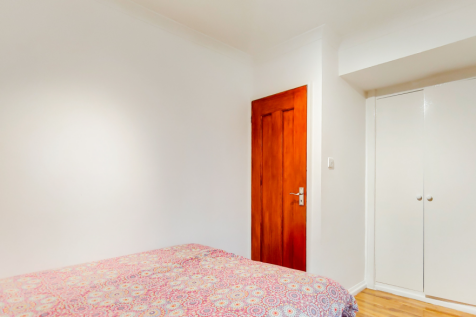 4_Master Bedroom-0