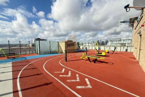 Royal-Eden-Docks-E16-Facilities (10).jpg