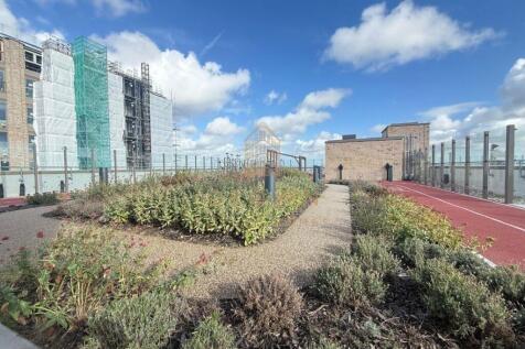 Royal-Eden-Docks-E16-Facilities (12).jpg