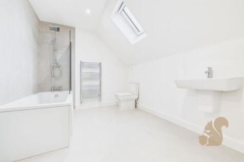 Plot 2 - Oakfields Master Bathroom.jpg