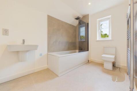 Plot 3 - Bathroom .jpg