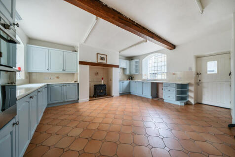 FARMHOUSE KITCHEN