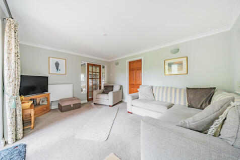 SNUG/SITTING ROOM
