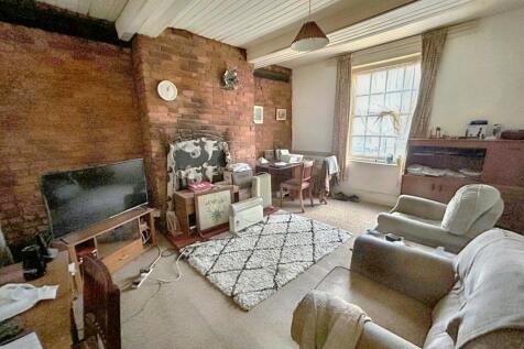 FLAT 2 LOUNGE