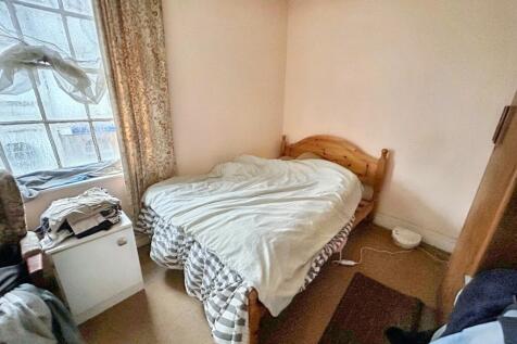 FLAT 2 BEDROOM