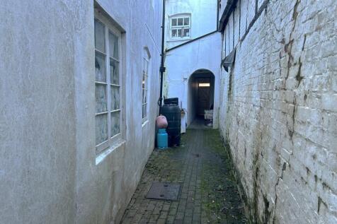 SIDE PASSAGE