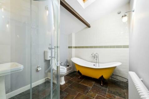 ANNEXE EN-SUITE BATHROOM.jpeg