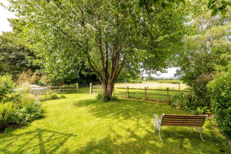 GARDEN VIEW TO PADDOCK