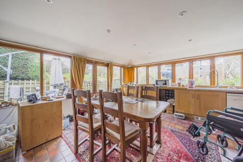 KITCHEN DINING ROOM