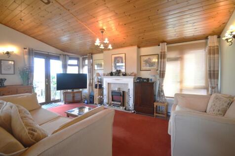 LIVING ROOM.JPG