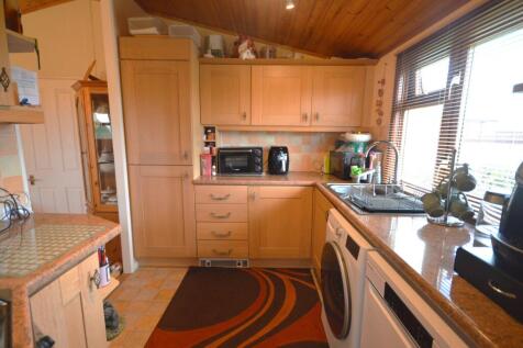 KITCHEN 2.JPG