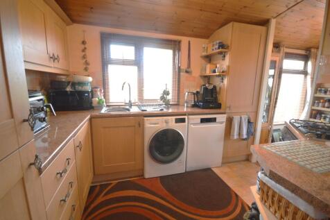 KITCHEN 1.JPG