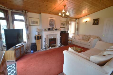 LIVING ROOM 2.JPG