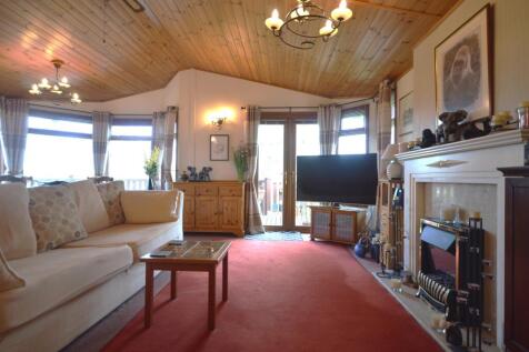 LIVING ROOM 3.JPG