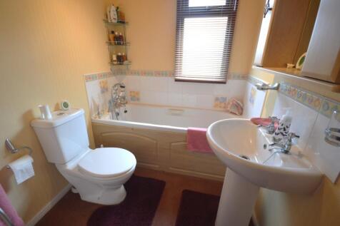 BATHROOM.JPG