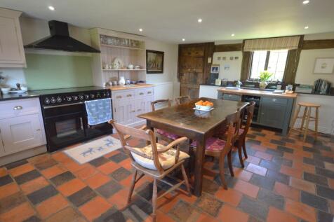 KITCHEN 1.JPG