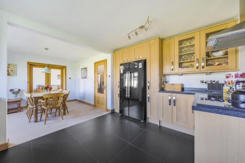 KITCHEN DINING ROOM