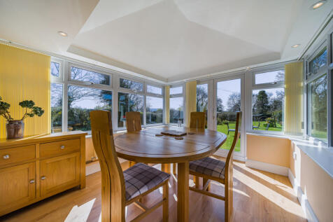GARDEN ROOM/DIING ROOM