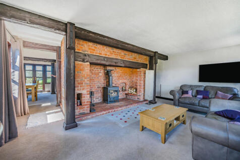 FAMILY LIVING ROOM