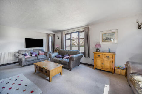 FAMILY LIVING ROOM